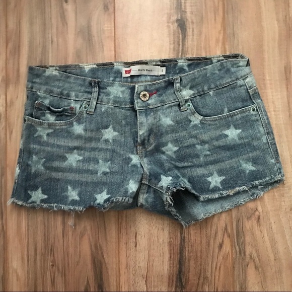 Levi’s - Picture 1 of 3